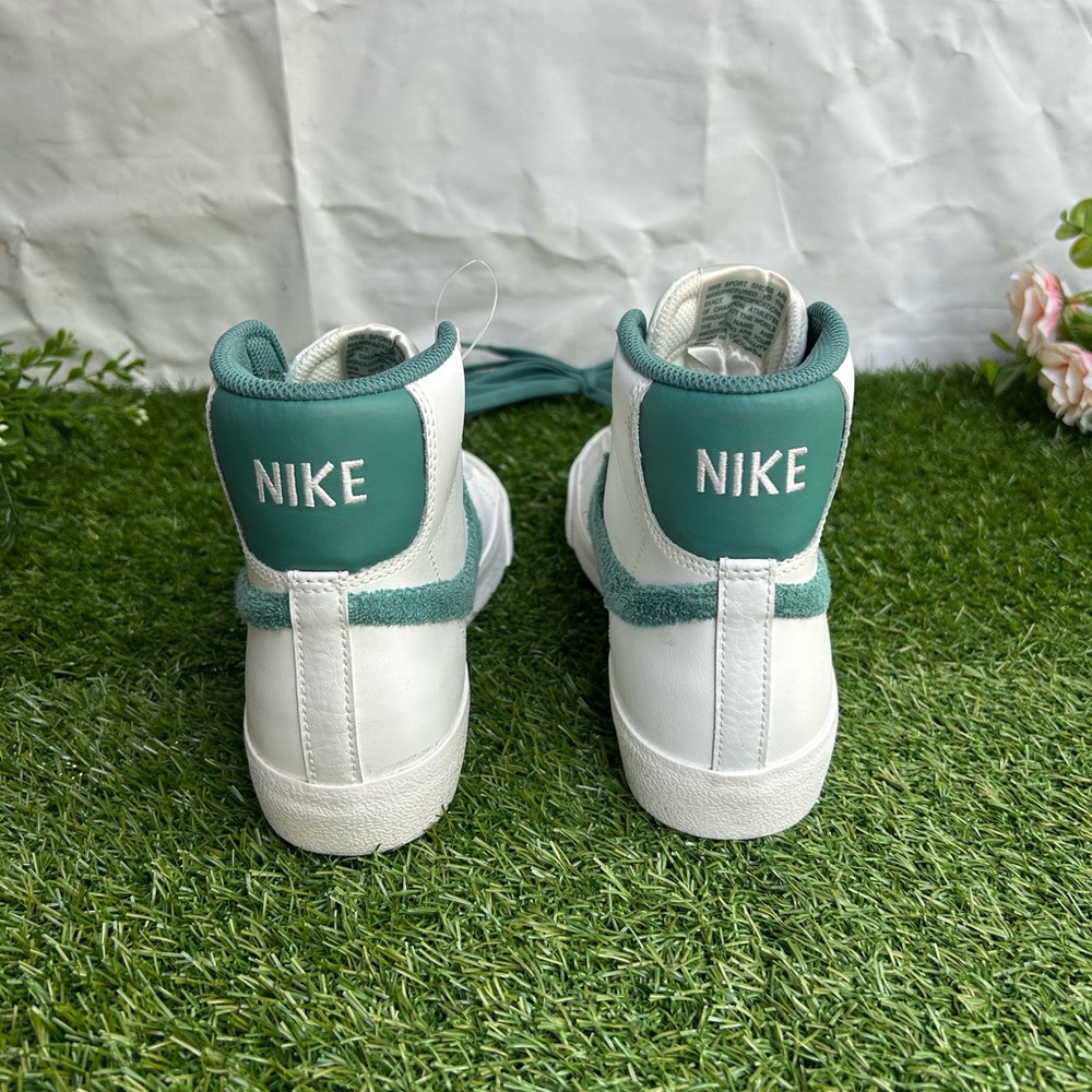 Nike Blazer Mid '77 Premium Resort and Sport Casual  Sneakers  Sz 4Y unisex NEW - Picture 9 of 17